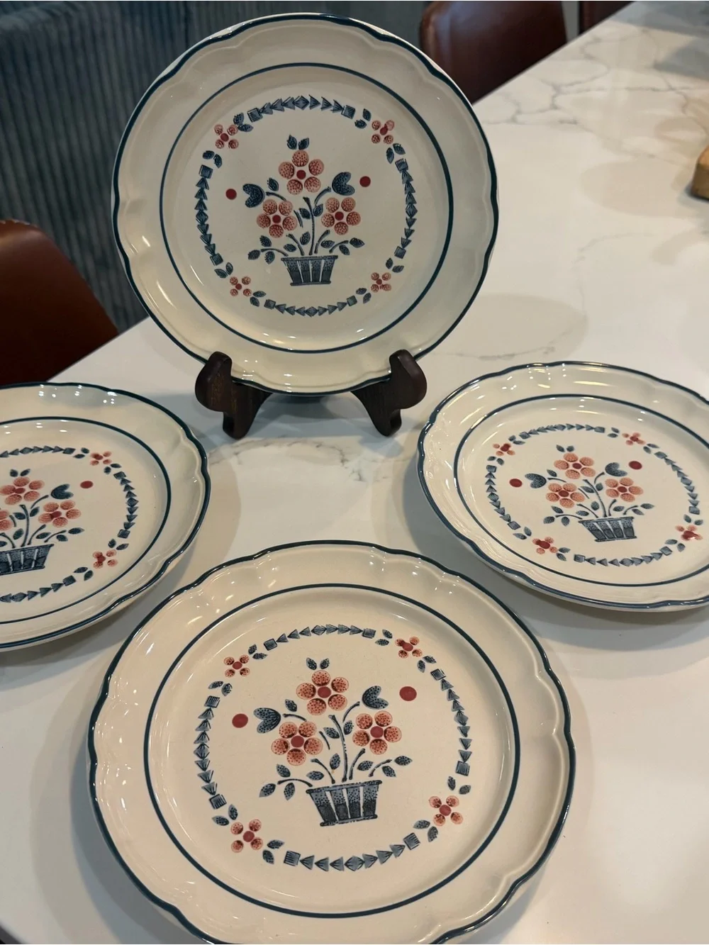 Classic Floral Stoneware Dinner Plates - Cream with Blue & Coral Floral Pattern